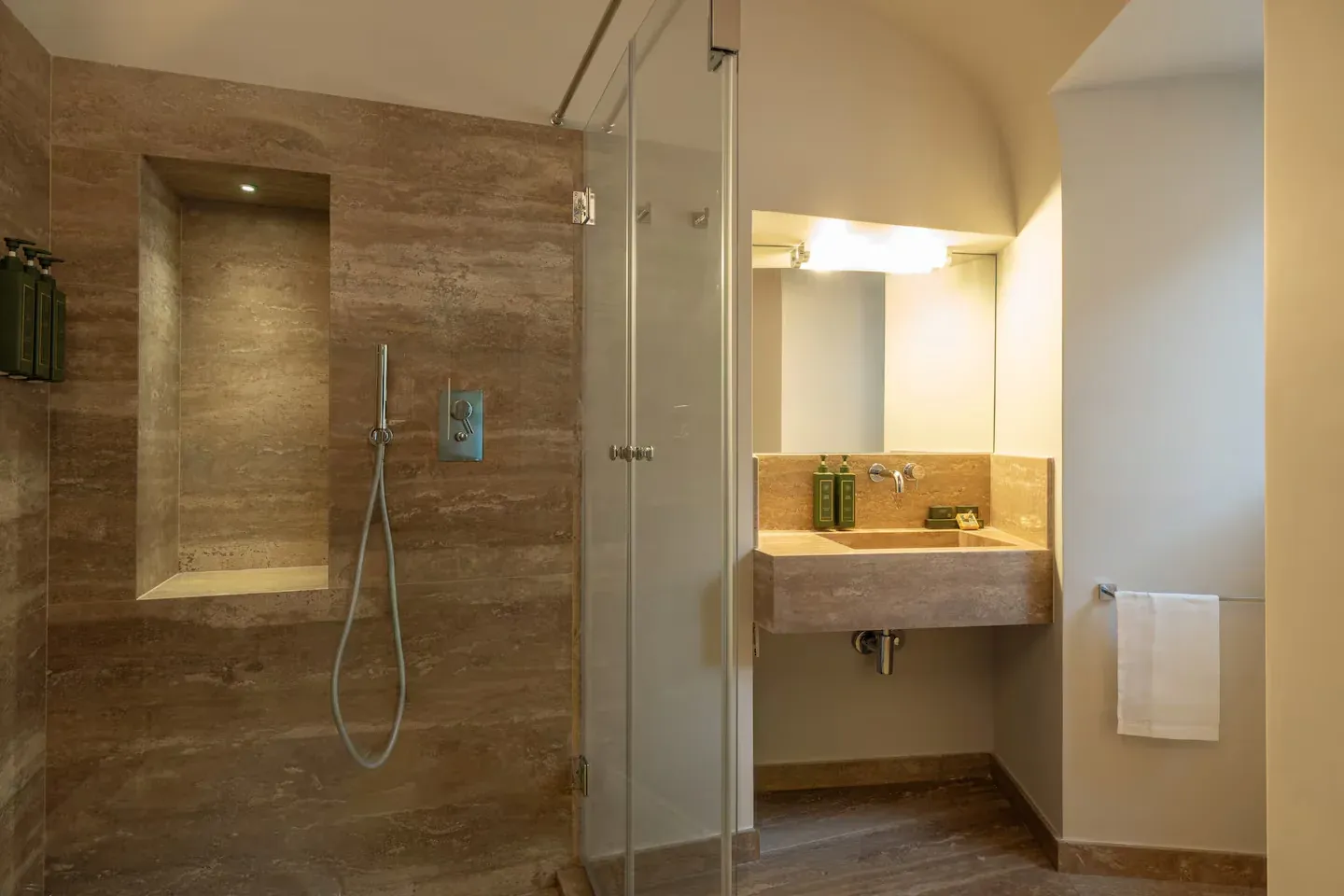 Noble Apartment