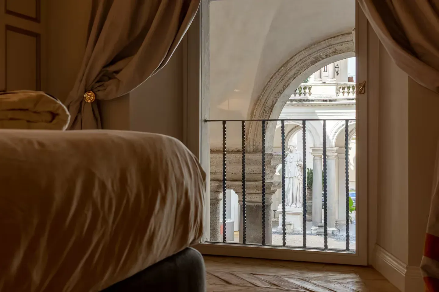 Spanish Steps Retreat — photo 3